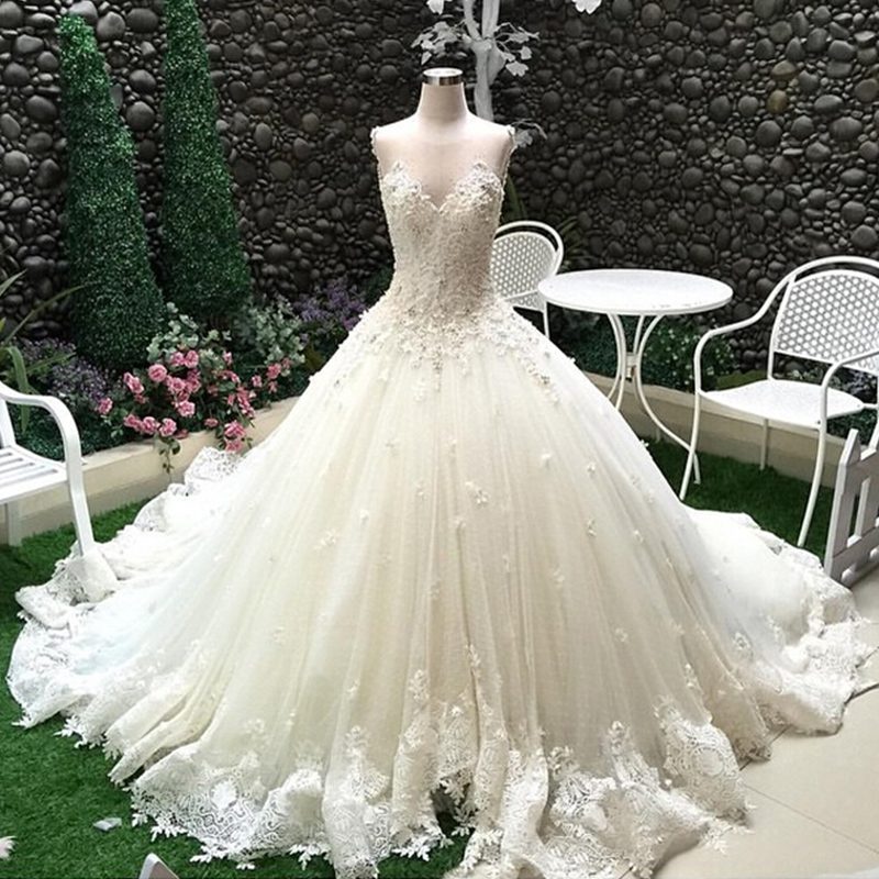 Romantic Ball Gown Lace Sweetheart Wedding Dress