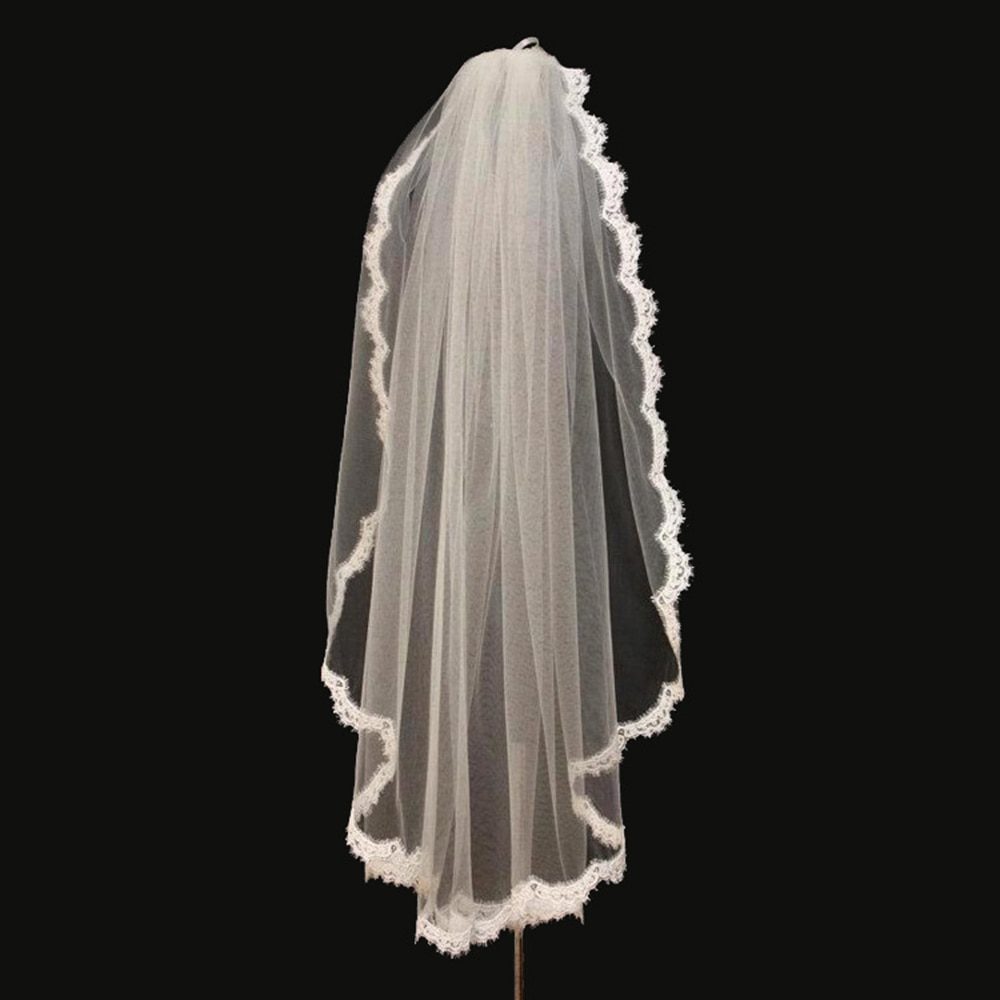 Bride White Wedding Veil One-tier Fingertip Veils Lace Applique Edge With Comb Hot For Wedding Shows Artistic Photos