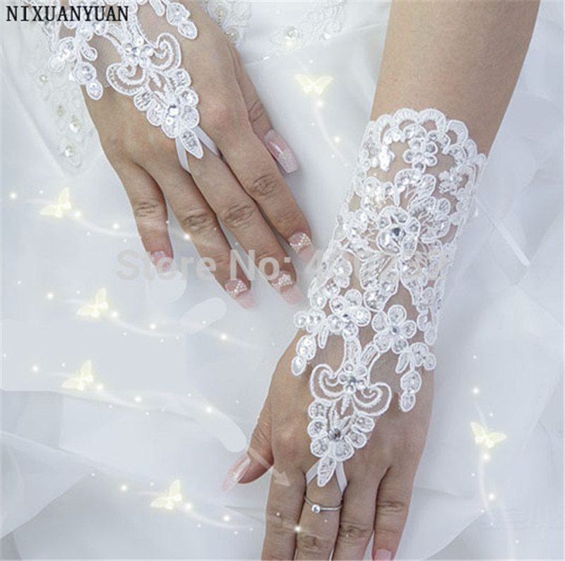 Elegant Beaded Lace Satin Short Bridal Gloves 2020 Fingerless Wedding Gloves White Ivory Wedding Accessories Veu De Noiva