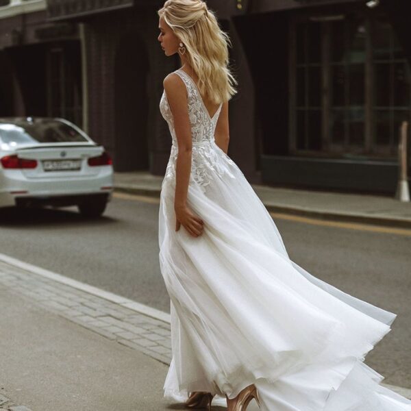 V-Neck Appliques Lace A-Line Tulle Boho Wedding Dress