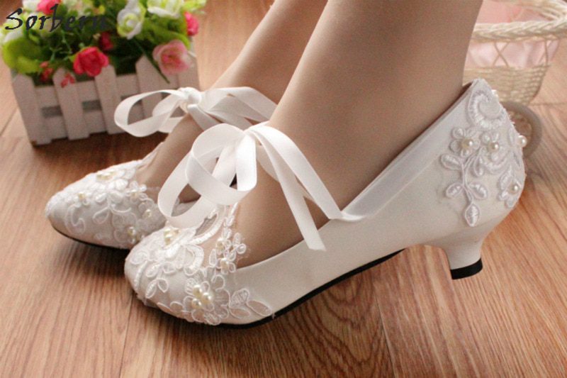 Sorbern Fashion White Wedding Shoes Kitten High Heels Women Pump Heels Patent Leather Lace Appliques Beaded Bridal Shoes 2018