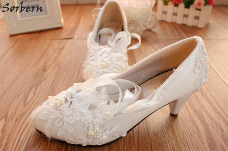Sorbern Fashion White Wedding Shoes Kitten High Heels Women Pump Heels Patent Leather Lace Appliques Beaded Bridal Shoes 2018