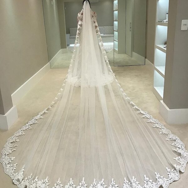 White Ivory 4 Meters Long Full Edge Lace One Layer Tulle Bridal Veil with Comb