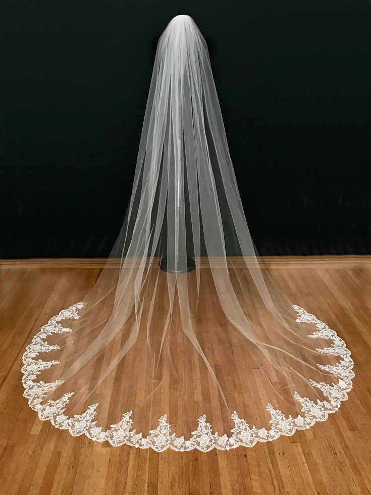 Wedding Accessories White/Ivory Wedding Veil 3m Long with Comb Lace Mantilla Cathedral Bridal Veil Veu De Noiva Real Photos