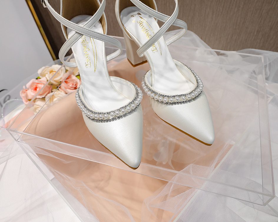 Women's Shoes High Heels Sexy Pumps Wedding Bride Shoes Pearl Rhinestones Thick High-heeled Pointed Toe For Spring 2022 Sandals