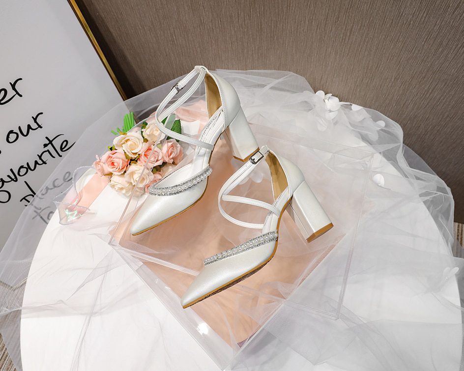 Women's Shoes High Heels Sexy Pumps Wedding Bride Shoes Pearl Rhinestones Thick High-heeled Pointed Toe For Spring 2022 Sandals