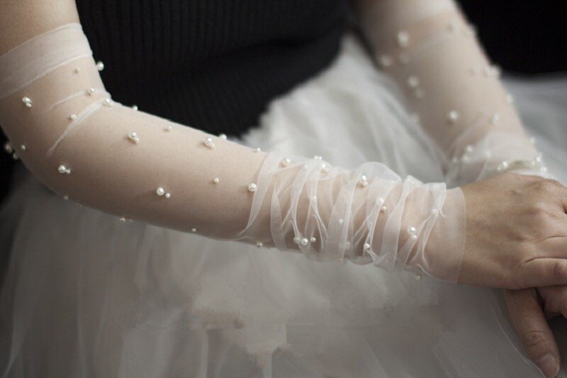 In Stock Long Tulle Bridal Gloves Pearls Wedding Gloves For Womens Opera Length Bride Arm Sleeve Sun Protection Gloves Cheap
