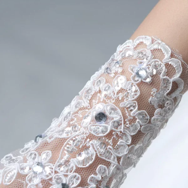 Elegant Short White Lace Rhinestone Fingerless Gloves Wedding Accessories