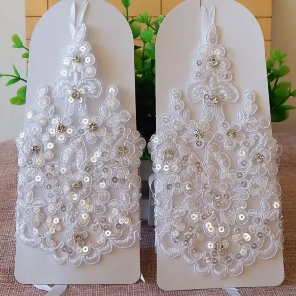 Elegant Short White Lace Rhinestone Fingerless Gloves Wedding Accessories