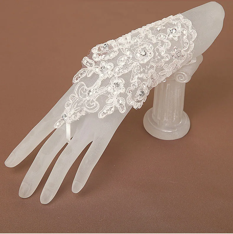 Elegant Short White Lace Rhinestone Fingerless Gloves Wedding Accessories