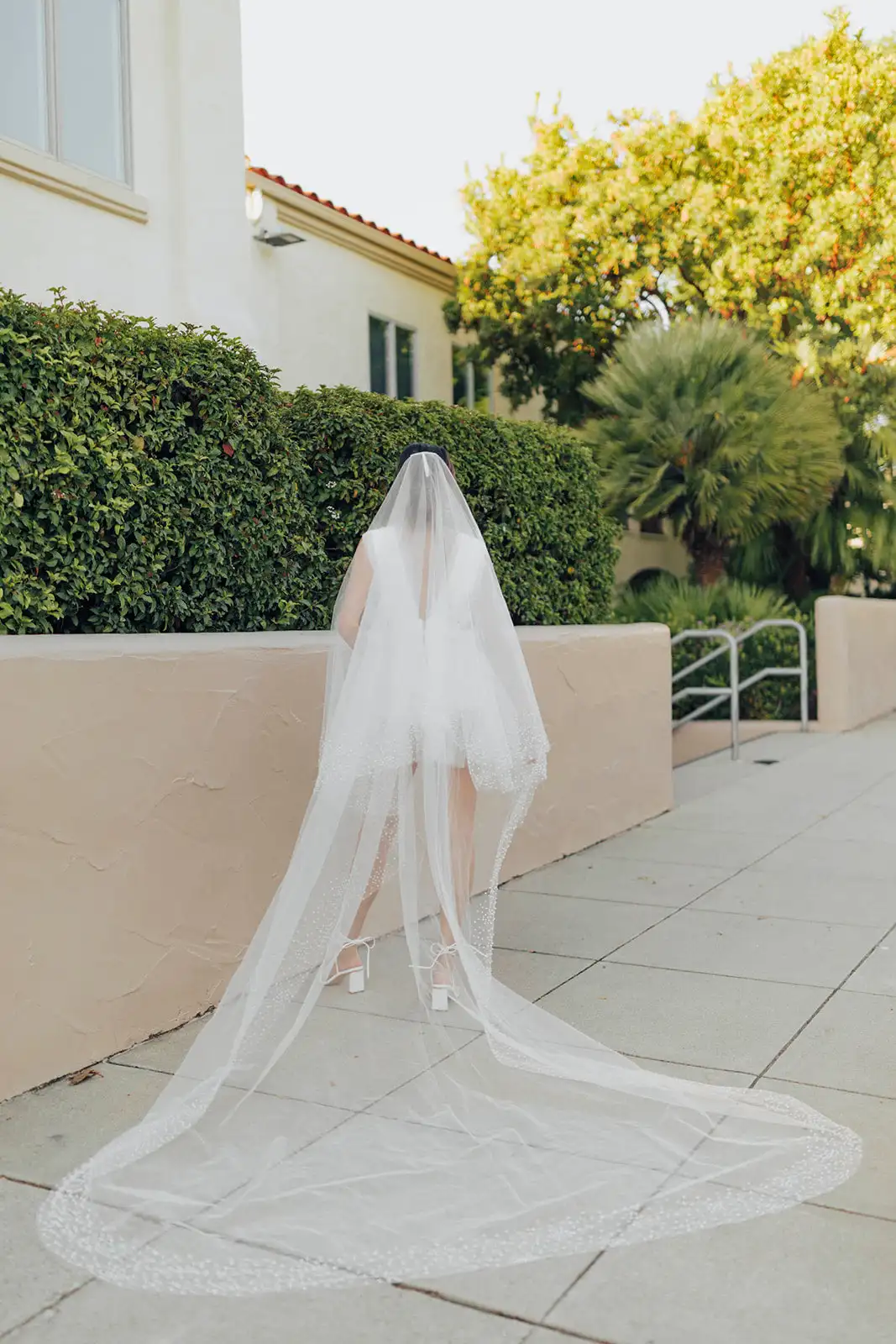 2 Tiers Pearls Beaded Long Bridal Veil Cover Face