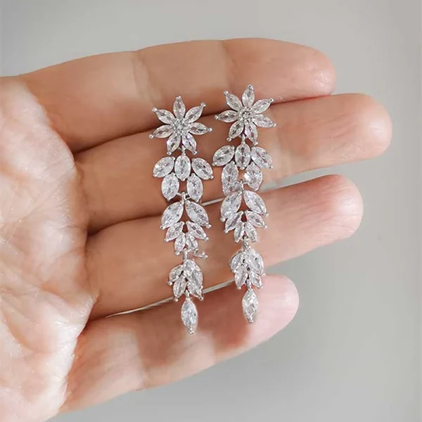Elegant Crystal Long Hanging Wedding Earrings