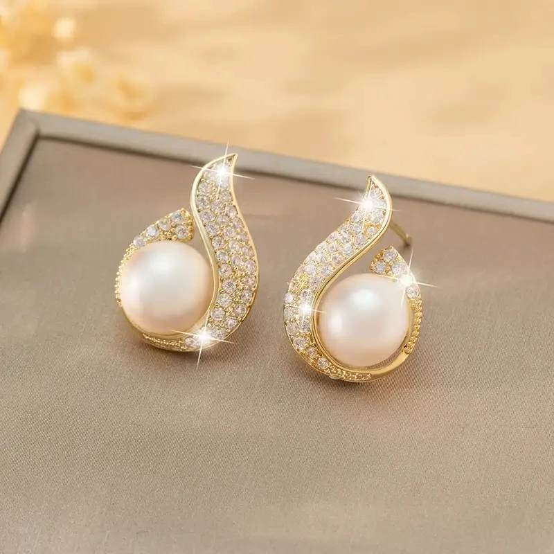 Pearl Ear Stud with Brilliant Zirconia Wedding Ceremony Jewelry