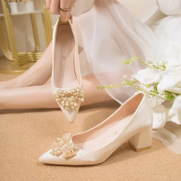 Elegant Pearl Pointed Thick Heel Wedding Shoes