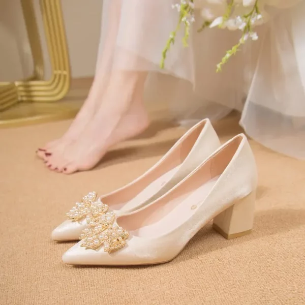 Elegant Pearl Pointed Thick Heel Wedding Shoes