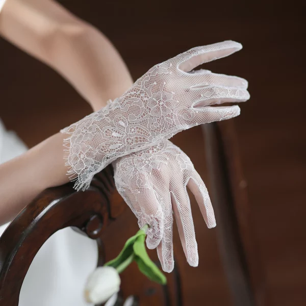 Short White Eyelash Lace Wrist Wedding Gloves