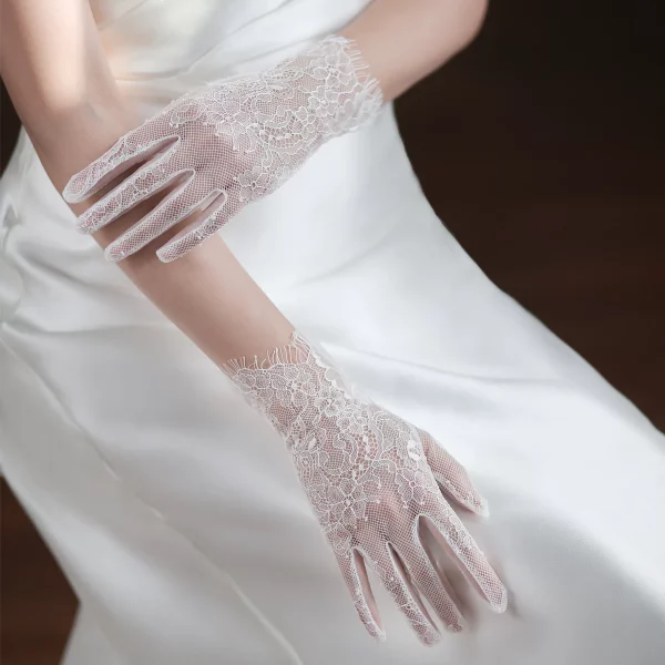 Short White Eyelash Lace Wrist Wedding Gloves