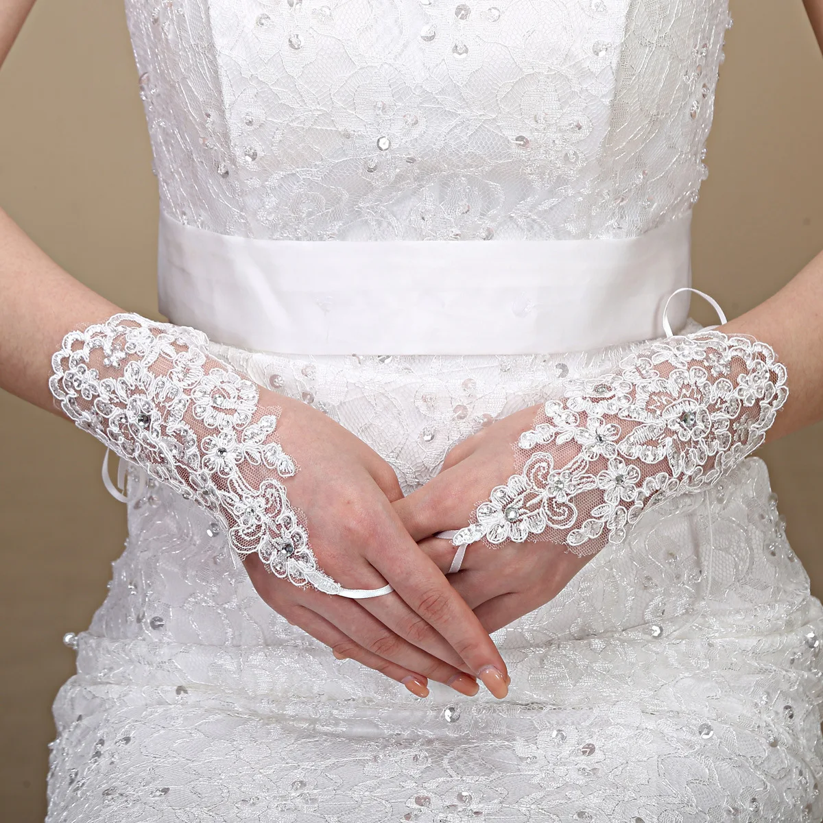 Elegant White Ivory Lace Short Fingerless Wedding Gloves