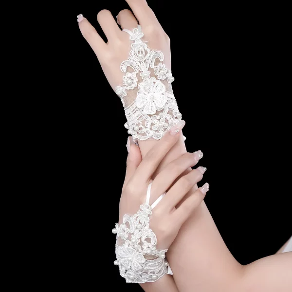 Elegant White Ivory Lace Short Fingerless Wedding Gloves