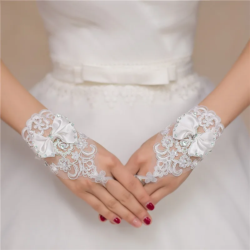 Elegant White Ivory Lace Short Fingerless Wedding Gloves