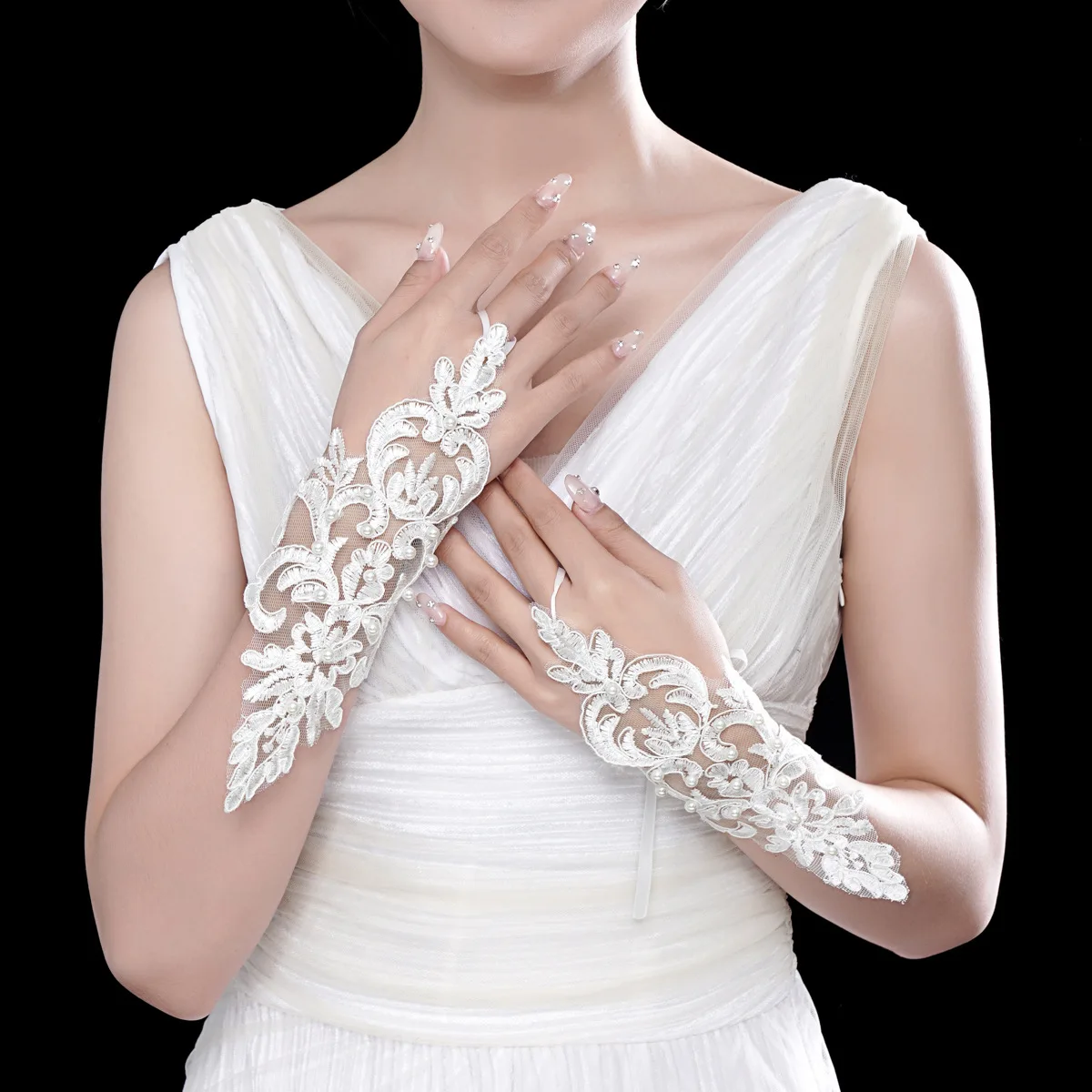 Elegant White Ivory Lace Short Fingerless Wedding Gloves