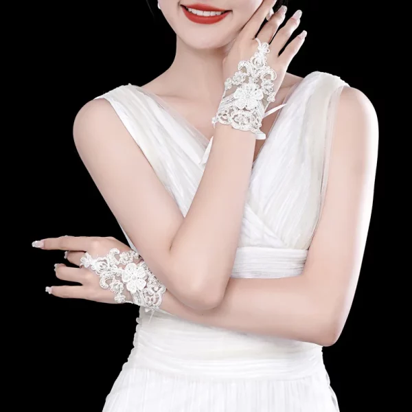 Elegant White Ivory Lace Short Fingerless Wedding Gloves