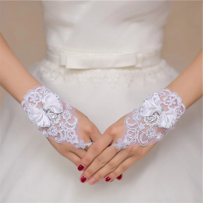 Elegant White Ivory Lace Short Fingerless Wedding Gloves