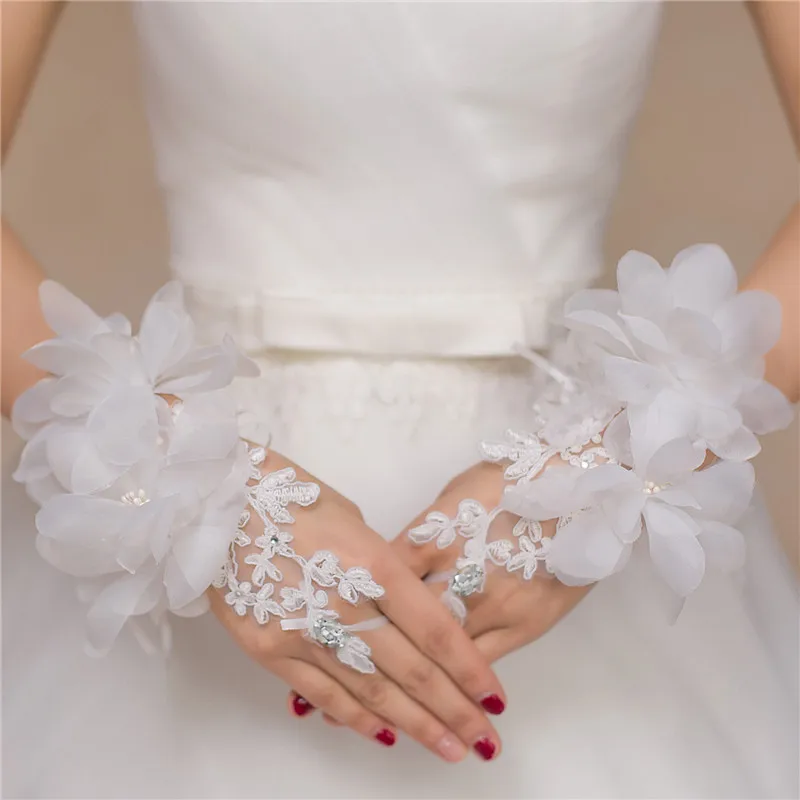 Elegant White Ivory Lace Short Fingerless Wedding Gloves